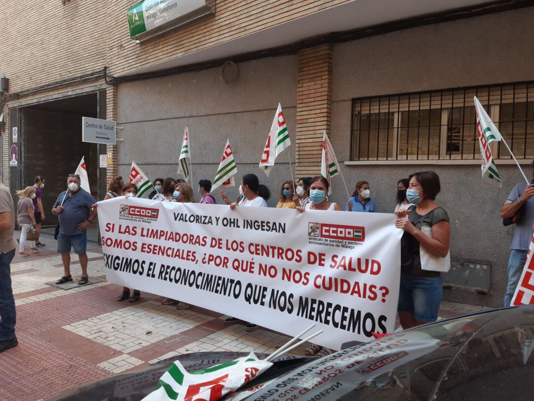 Concentración ante la sede del Distrito Sanitario Málaga 