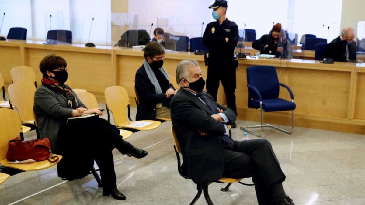 Nuevo cambio de versión del abogado del PP: informó al PP de las reuniones con el enviado de Bárcenas