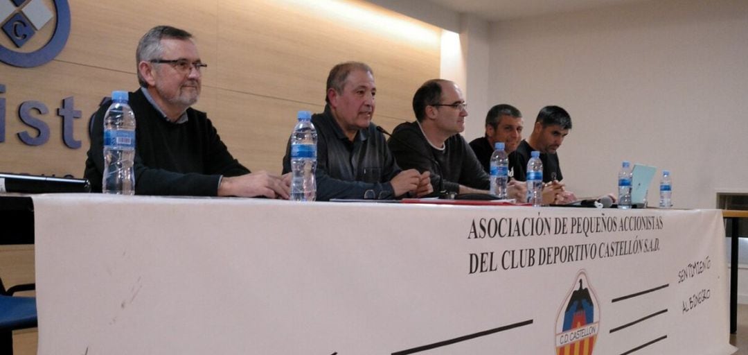 La junta de Sentimiento Albinegro en la asamblea de socios