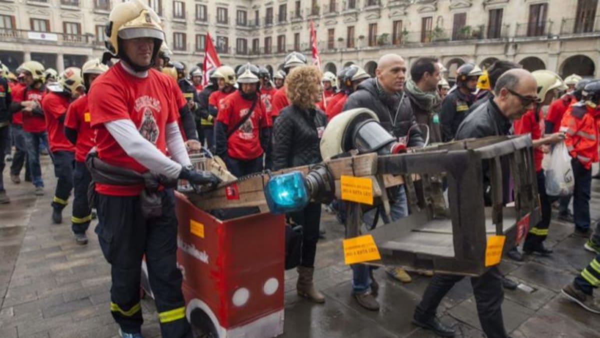 Una sentencia de la razón a los bomberos y obliga al Ayuntamiento de Vitoria a aumentar las inversiones contra incendios