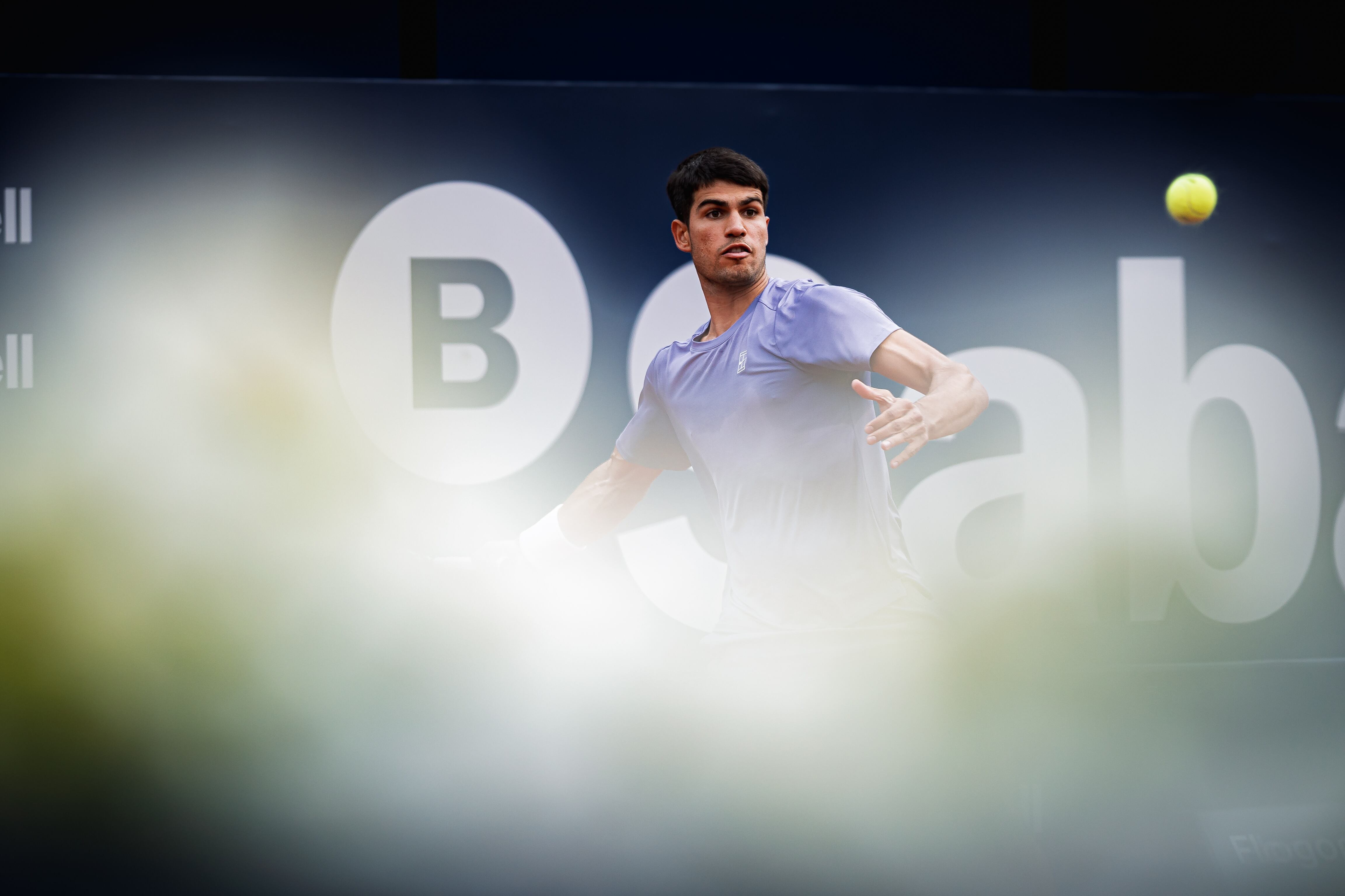 Carlos Alcaraz, en su partido ante Quinn en el Conde de Godó