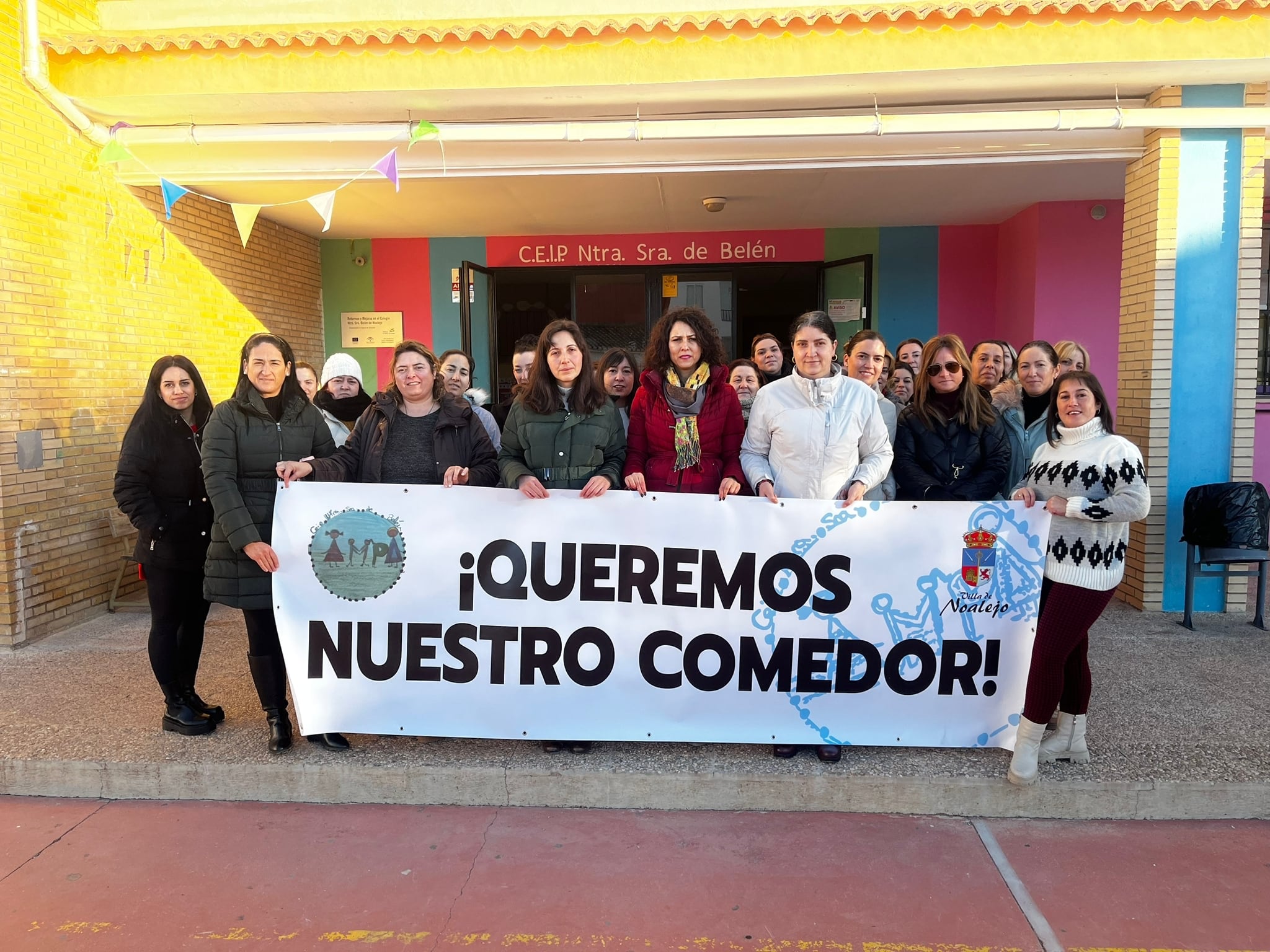 Madres y Padres del colegio &#039;Nuestra Señora Virgen de Belén&#039; durante una protesta a las puertas del centro