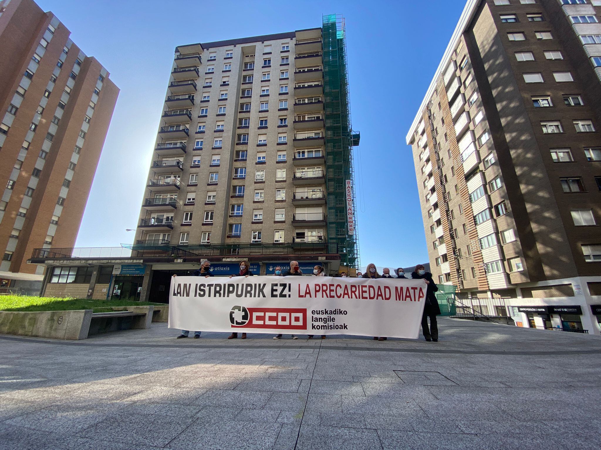 Comisiones Obreras se ha concentrado en el lugar del accidente mortal.