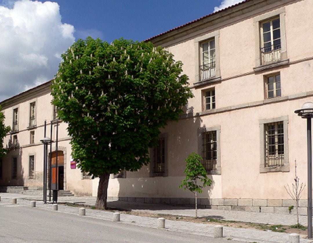 Fachada del IES Peñalara