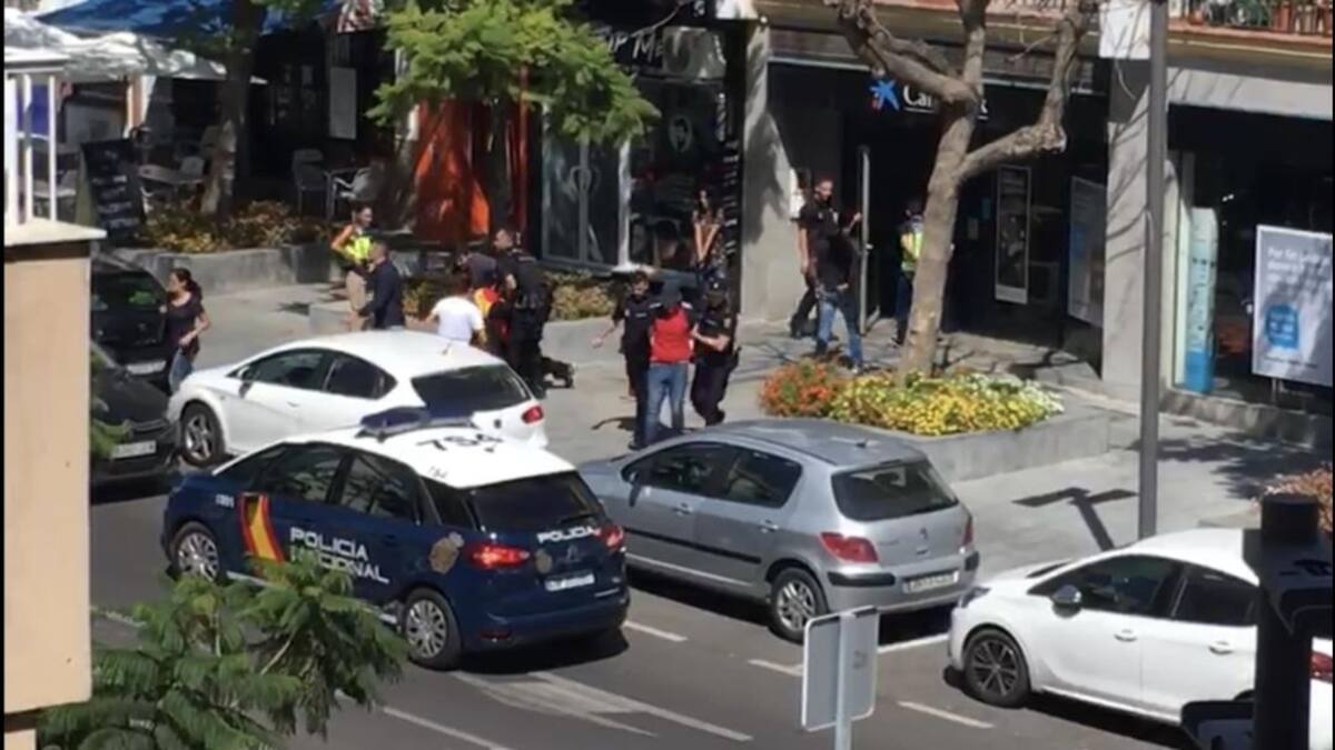 La policía pilla in fraganti a dos atracadores en un banco de Estepona