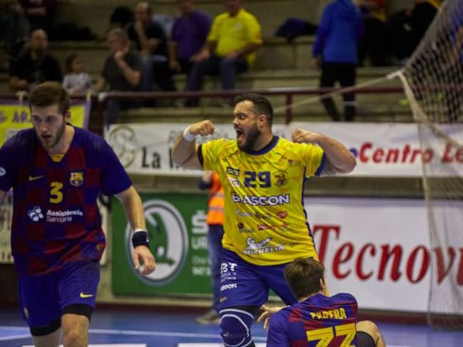Javi García en el partido frente al filial del Barcelona