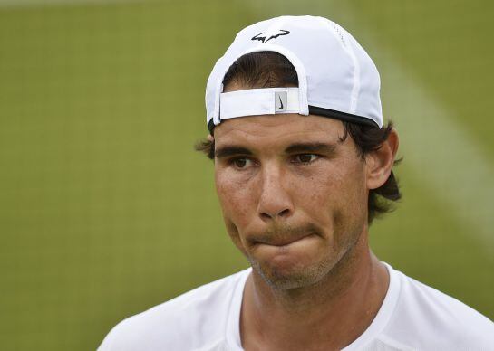 Nadal entrena en las pistas de Wimbledon