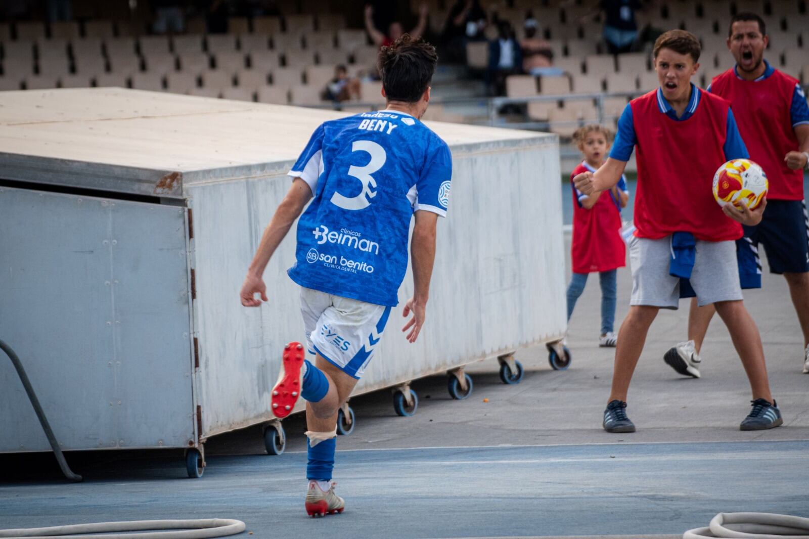 Beny celebra su gol ante el Águilas en Chapín