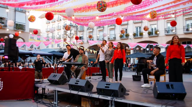 La Plaza Mayor acoge la celebración de la Feria de Abril de Elda