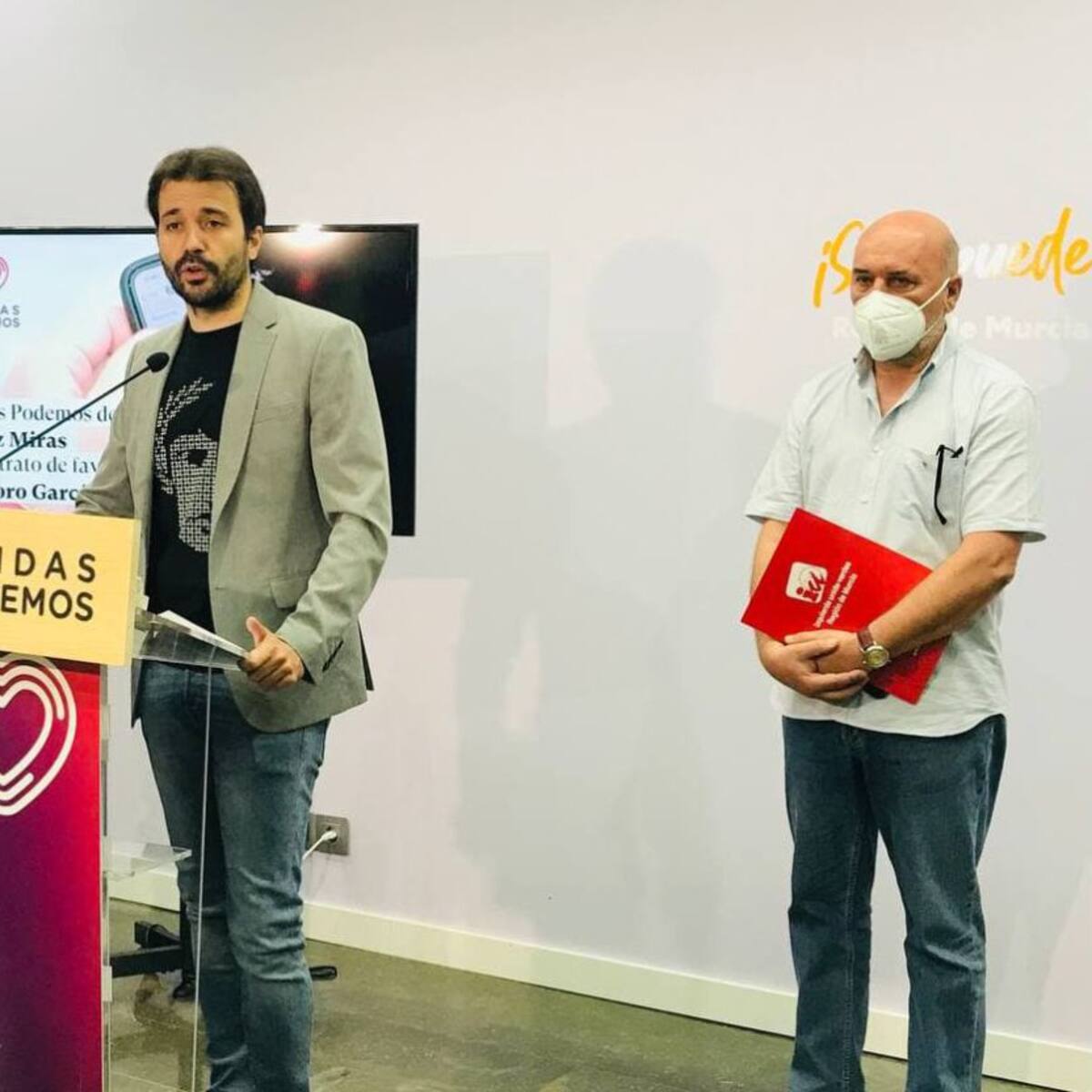 Podemos e IU denuncian a López Miras por cohecho en un presunto trato de favor a un familiar de Teodoro García