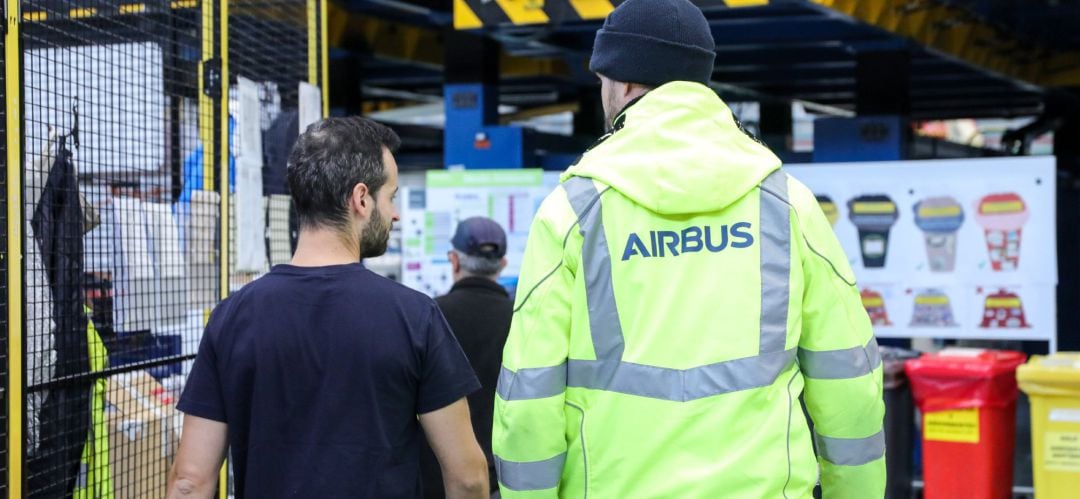 Operarios de Airbus en la planta de Getafe