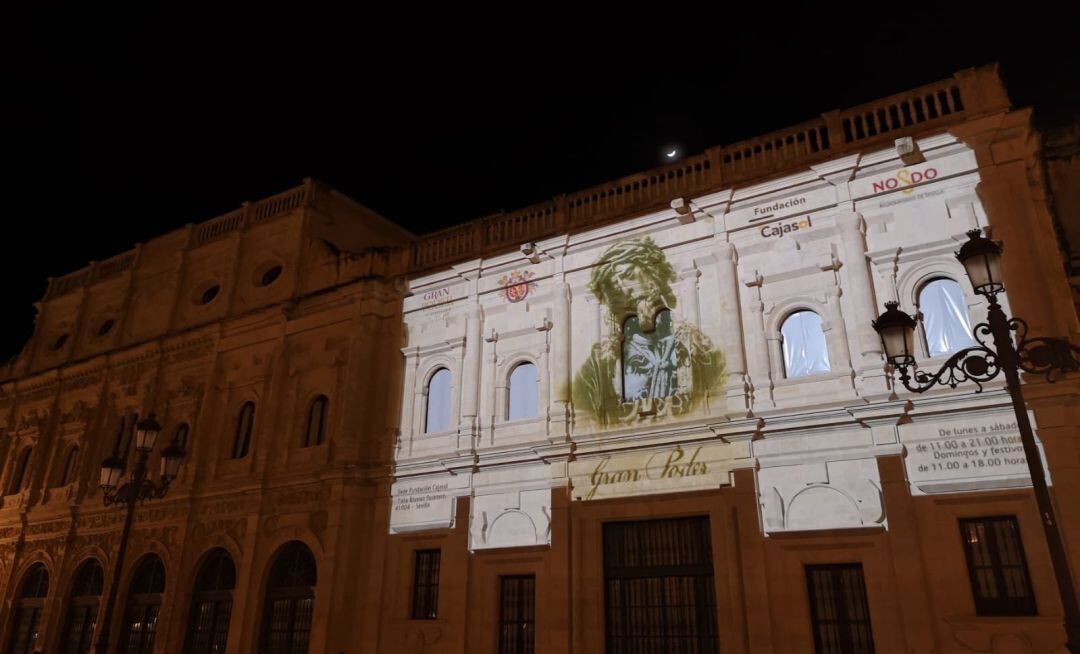 La imagen del Gran Poder, proyectada sobre la fachada del Ayuntamiento con motivo de la exposición del IV Centenario de su hechura