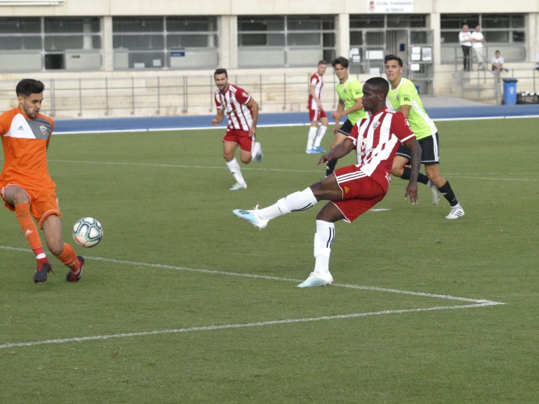 Jonathan Silva marcó el primero de la mañana.
