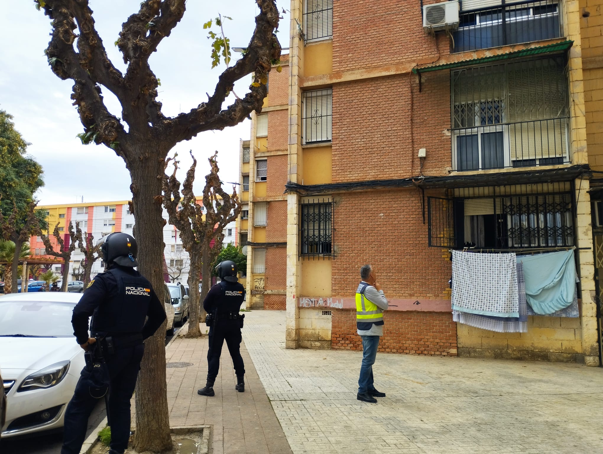 Dispositivo policial este martes en la calle Río Tajo en el barrio de La Paz, en Murcia