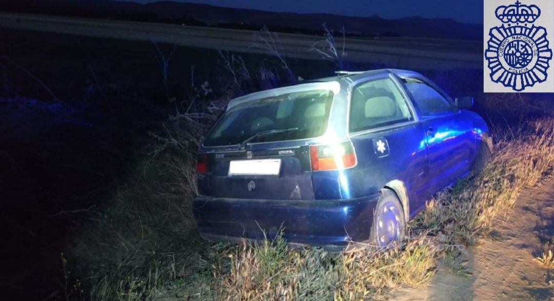 Tras caer a una cuneta con el vehículo el detenido intentó seguir la huída a pie