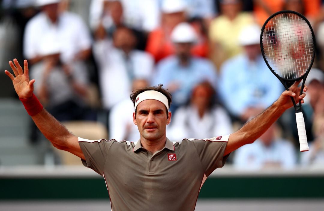 Federer celebra el triunfo ante Wawrinka en Roland Garros.