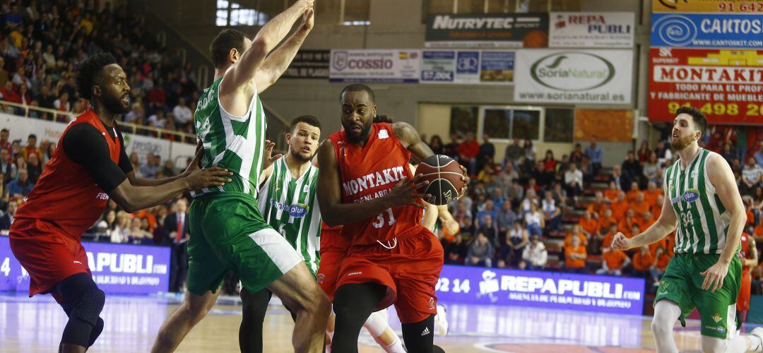 Eyenga penetra a canasta durante un partido de hace dos temporadas ante los verdiblancos.