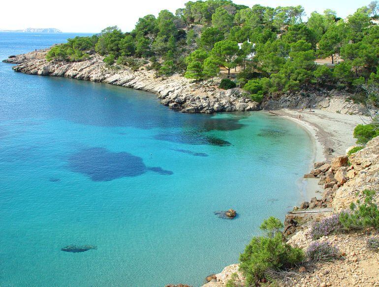 Vista de la playa de Cala Salada