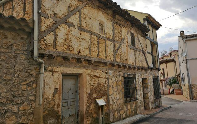 Casa típica serrana en Palomera (Cuenca).