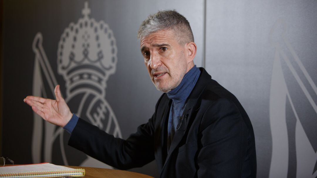 Olabe se dirige a los medios de comunicación en Anoeta