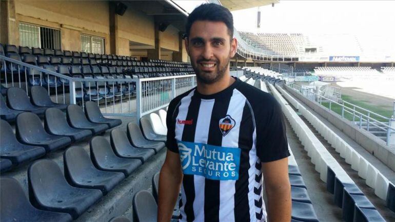 Lolo Ivars llega para manejar el centro del campo del Eldense