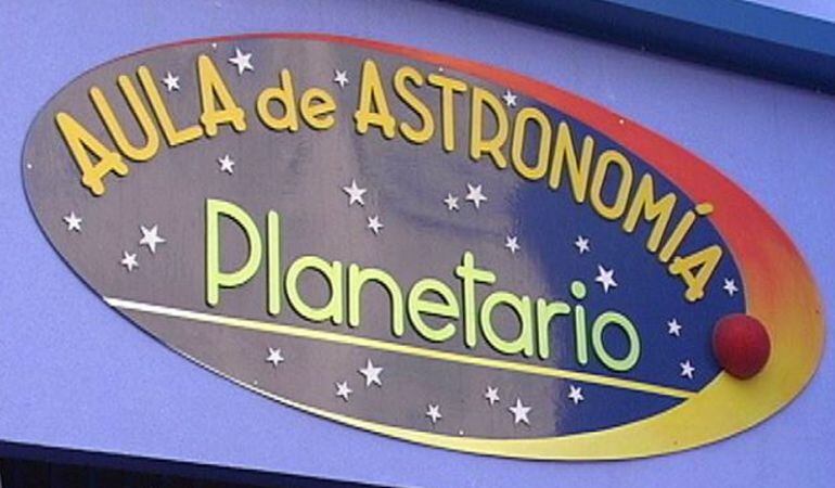 Ayuntamiento y Comunidad de Madrid firman un convenio para mantener el Aula de Astronomía por la que pasan 16.000 alumnos al año.