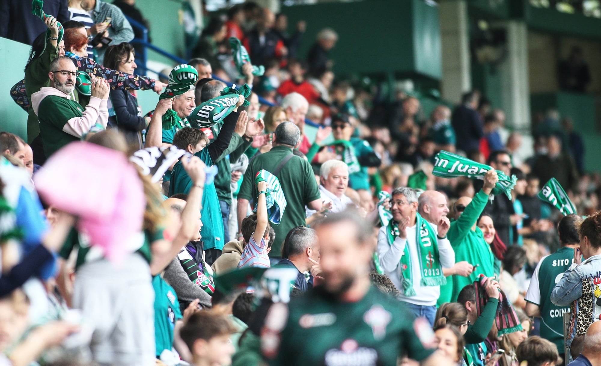 Aficionados en A Malata durante el Racing-Alcorcón de esta pasada temporada (foto: Cadena SER)