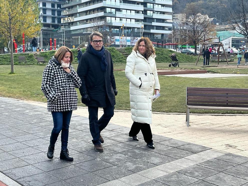 Els candidats de Consens visiten el Clot d'Emprivat per anunciar el seu programa en matèria d'urbanisme.