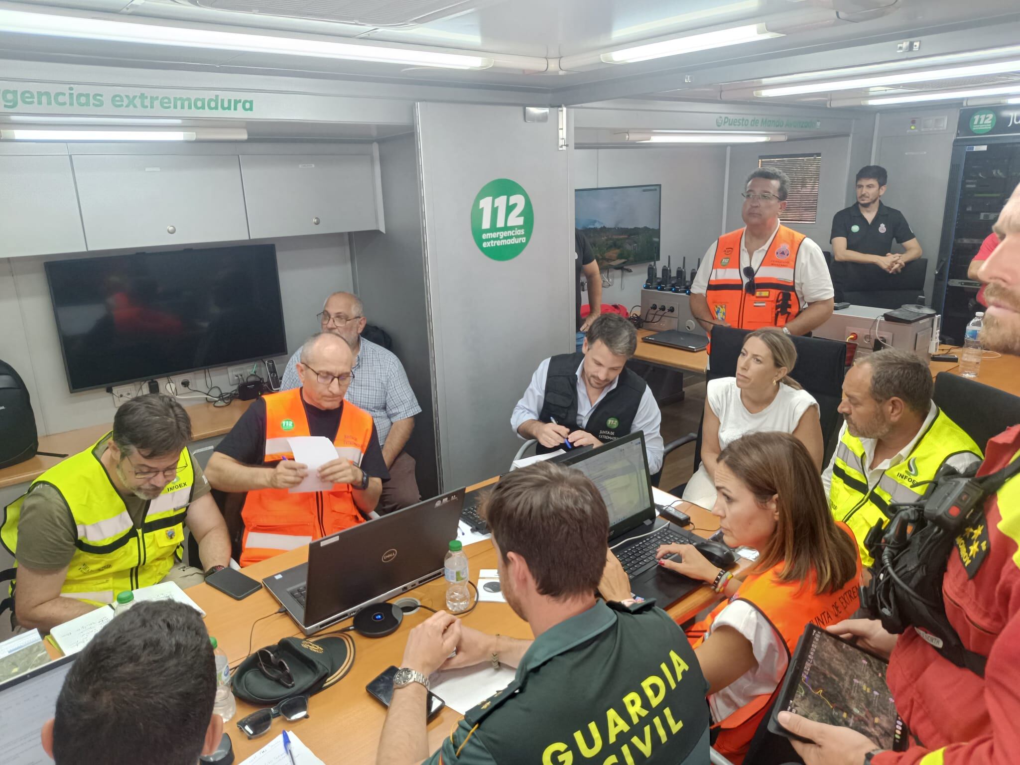 La presidenta de la Junta de Extremadura preside la reunión del CECOPI en el Puesto de Mando Avanzado (PMA) de Jarilla