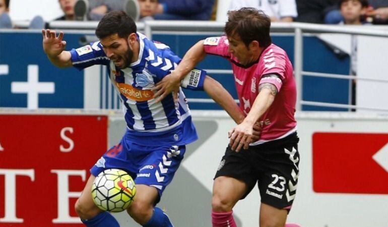 Dani Pacheco jugó de titular pero terminó siendo sustituido por Iñaki.