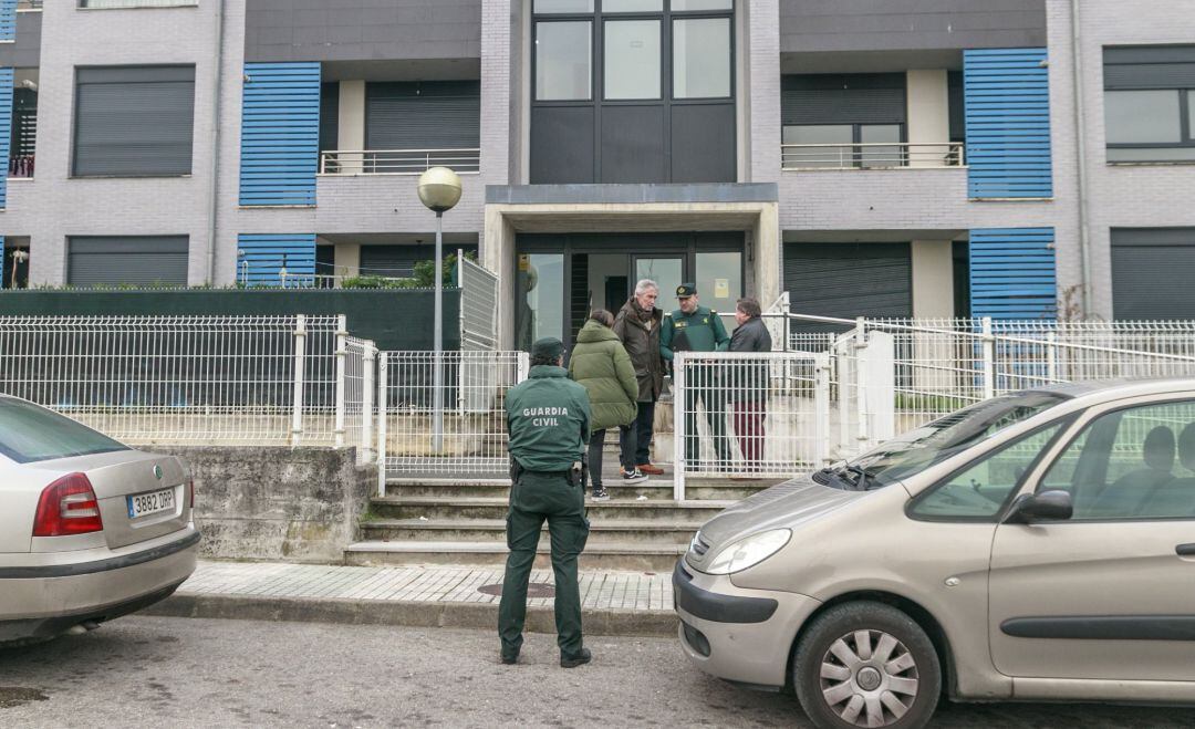 Operativo especial de la Guardia Civil contra los enganches ilegales de luz y agua en viviendas ocupadas.