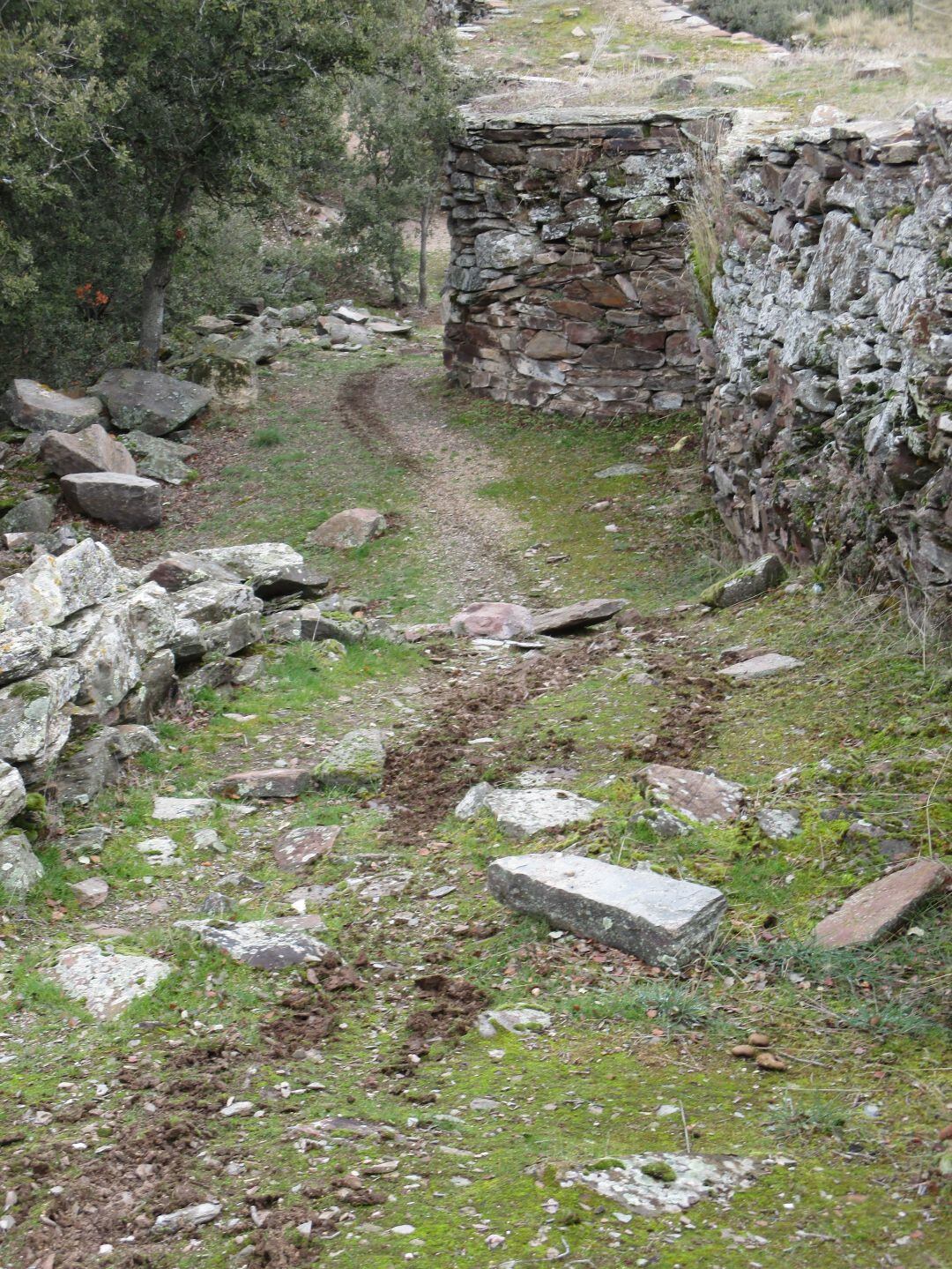 Actos vandálicos en el cerro del castillo de Bernardos