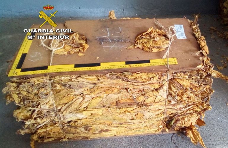 Fardo de tabaco incautado por la Guardia Civil