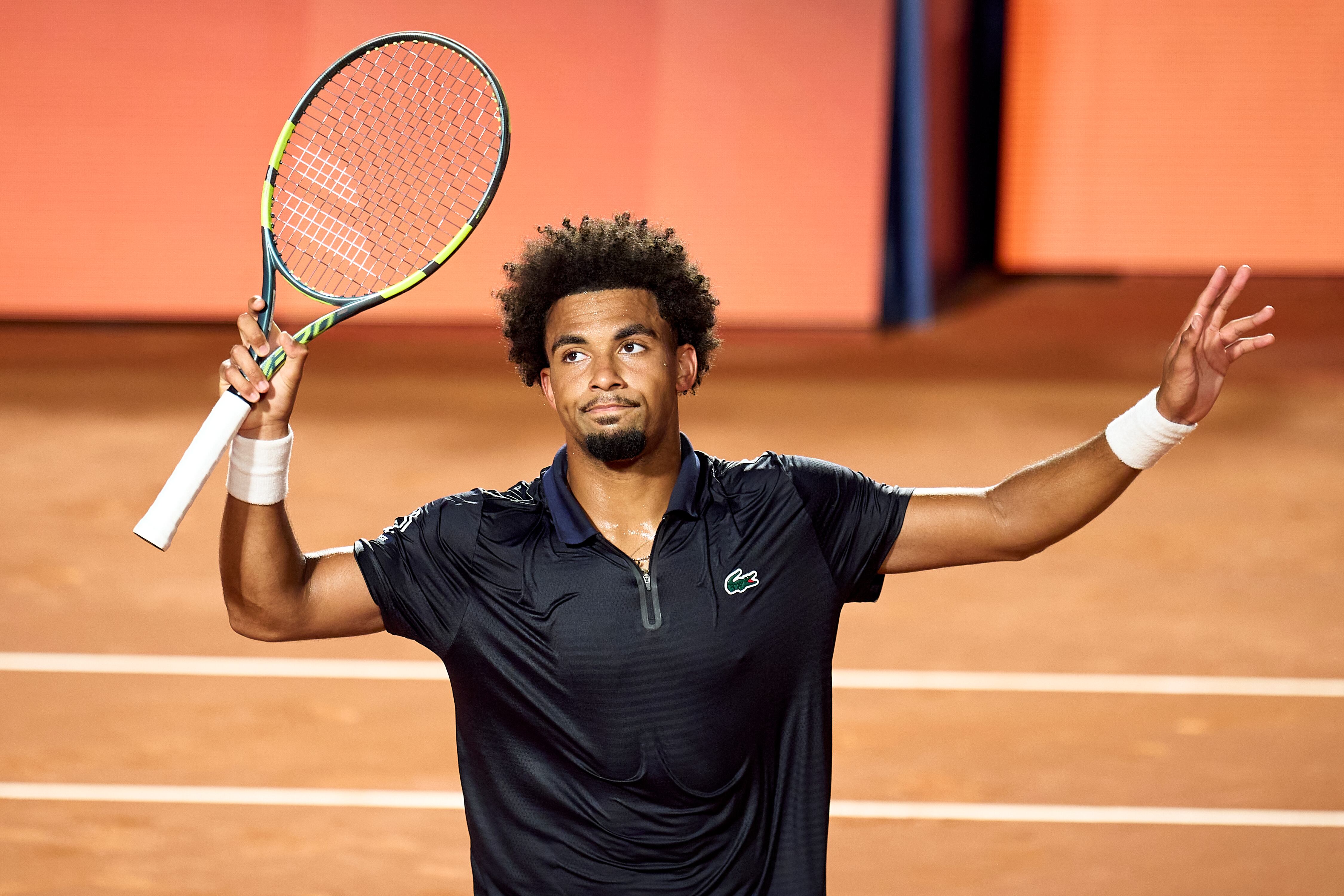 Arthur Fils celebra su victoria ante Brandon Nakashima en el Conde de Godó 2026