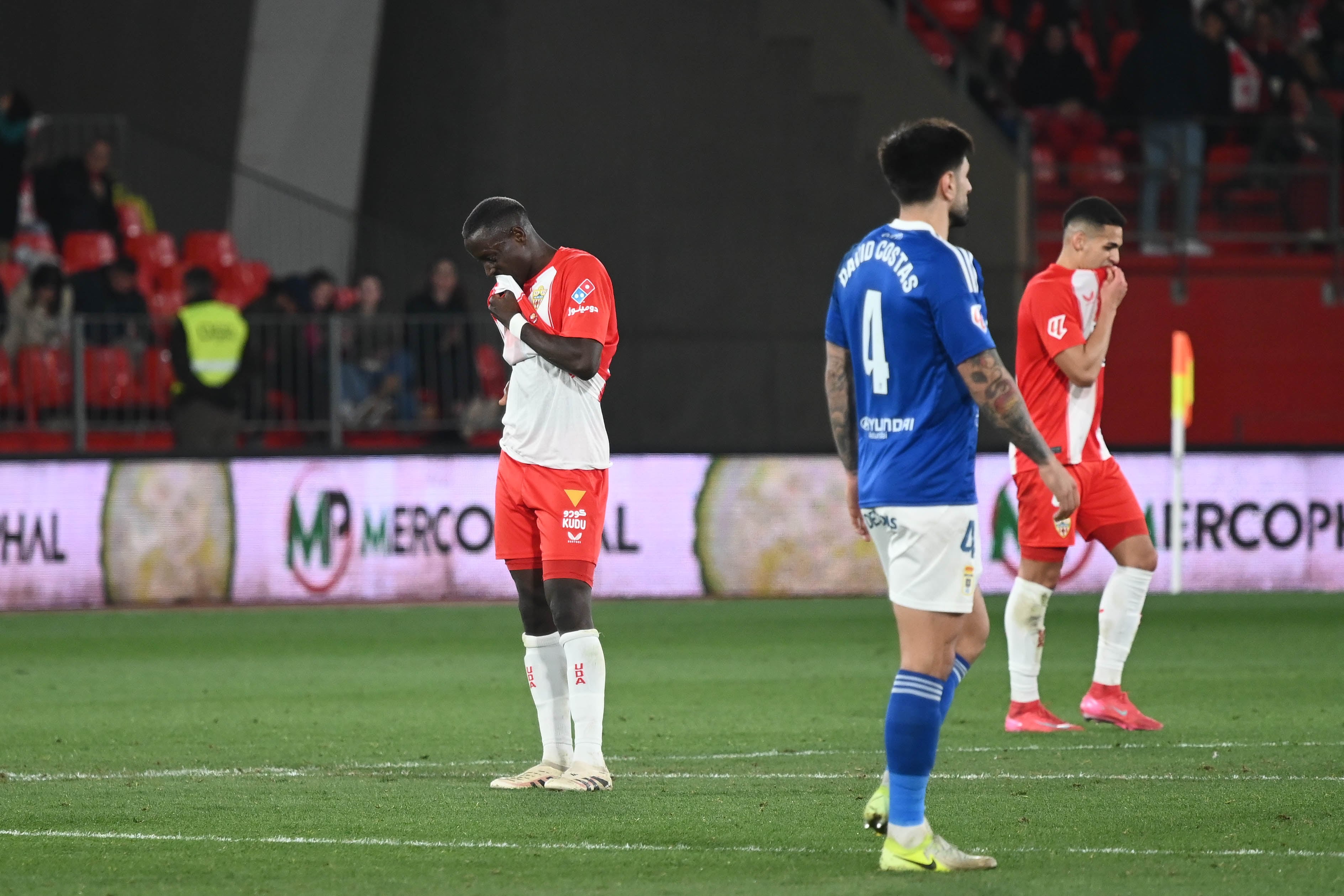 Lopy se lamenta en el partido del sábado ante el Oviedo.