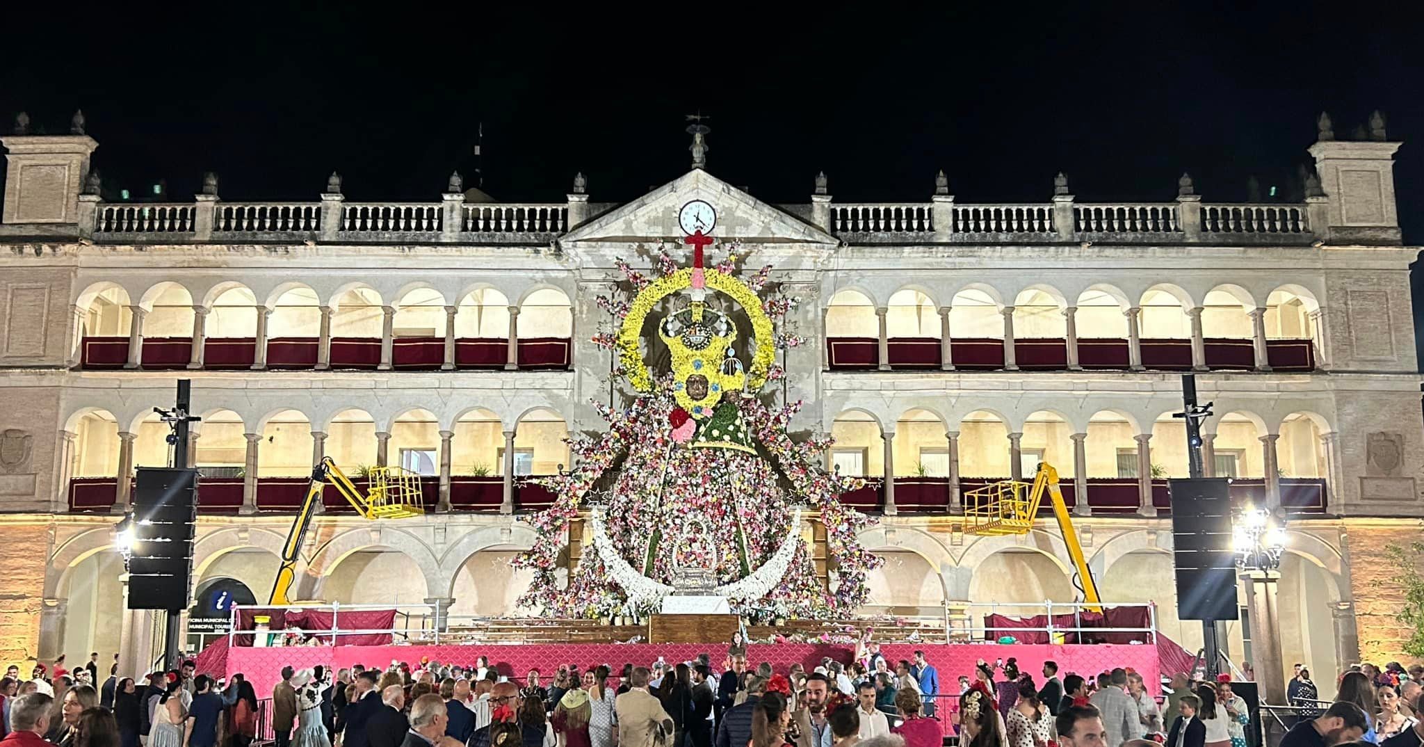 Andújar se llena de color con su tradicional ofrenda de flores. Foto del Ayuntamiento de Andújar