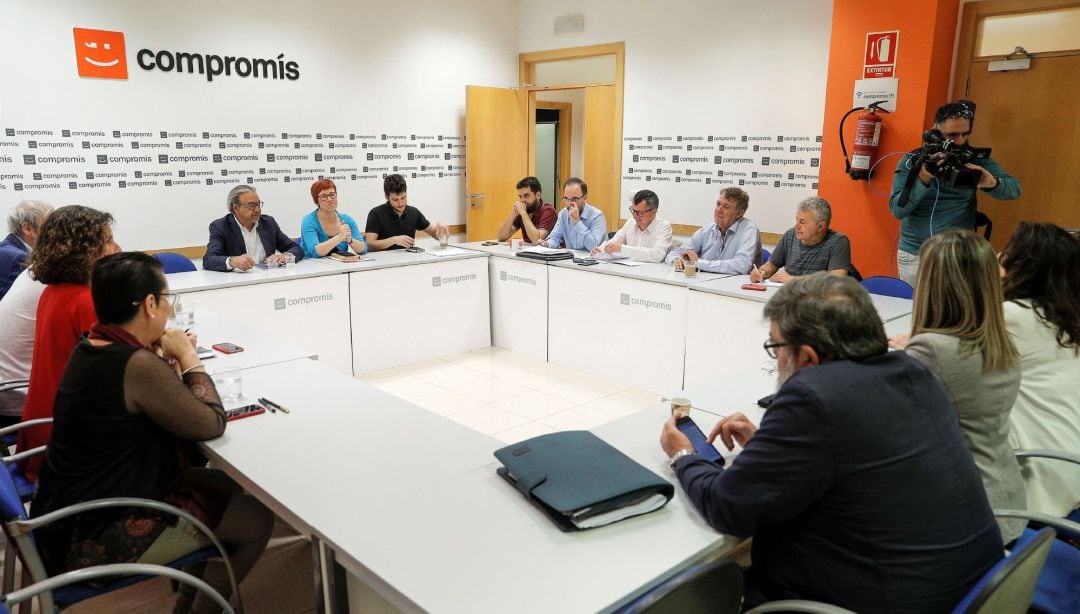 Los representantes de PSPV, Compromís y Unides Podem-EU, los tres partidos llamados a conformar el llamado Botànic II, al comienzo de su séptima reunión en la que afrontan las últimas horas de negociación para llegar a un acuerdo final en torno al Gobierno valenciano de esta legislatura