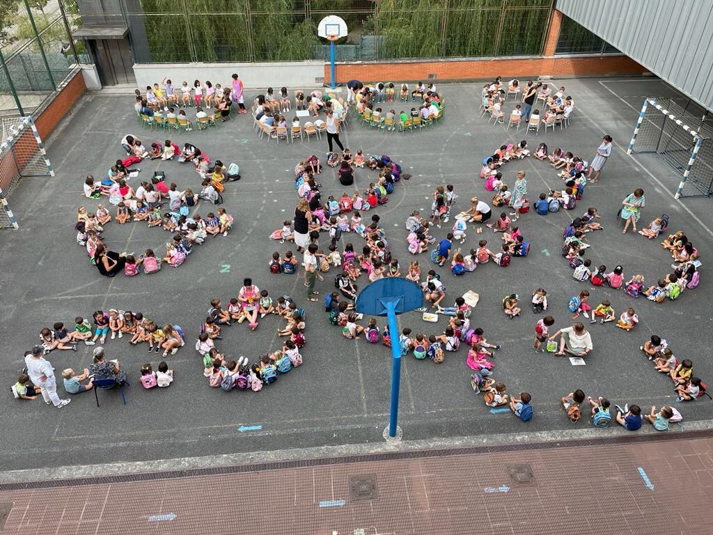 Una clase en el recreo de Talaia Eskola | Fuente Asoc. de Padres y Madres de Talaia Eskola