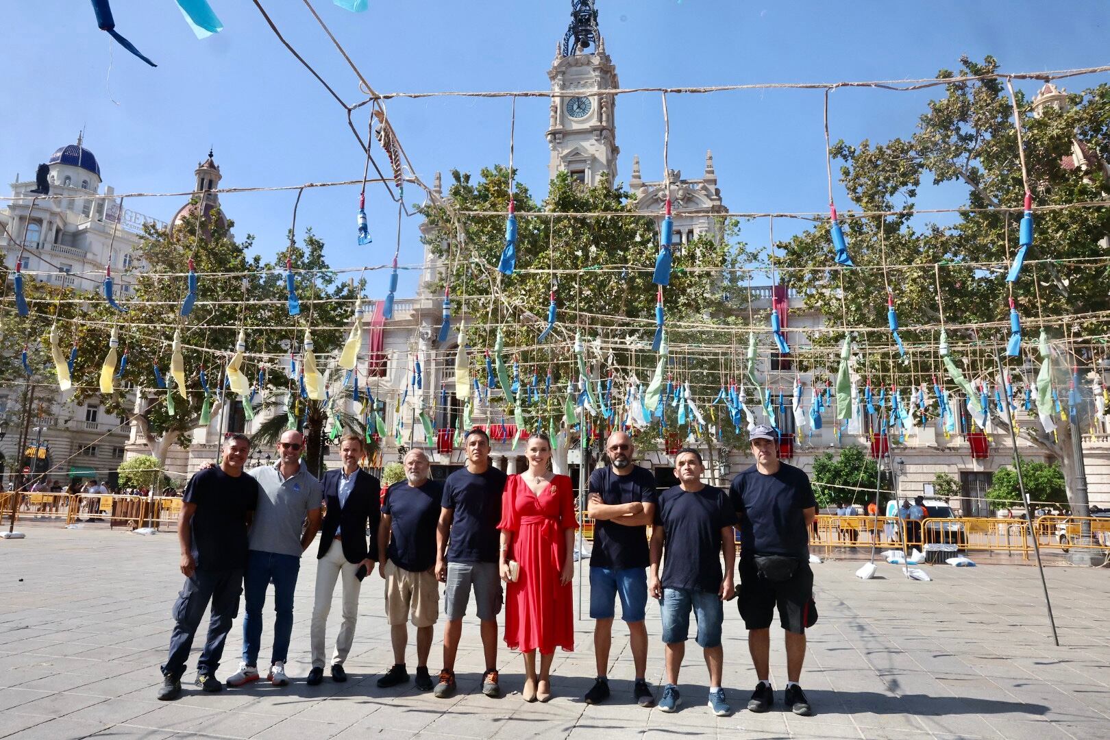 Este sábado se ha celebrado en València el congreso anual de pirotécnicos de toda España y se ha disparado una mascletà en la plaza del Ayuntamiento.