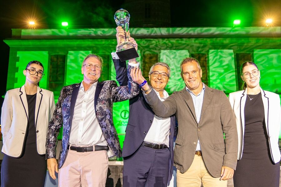 Momento de la entrega del premio