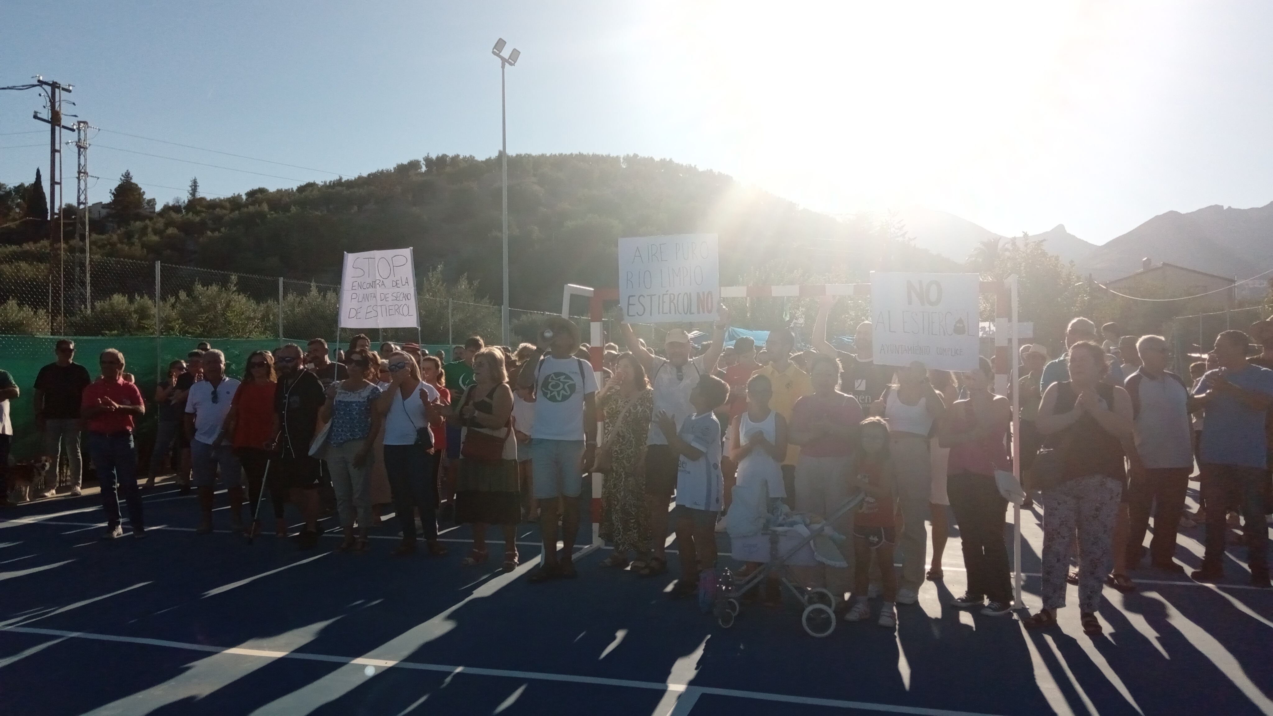 Concentración de vecinos del Puente Jontoya