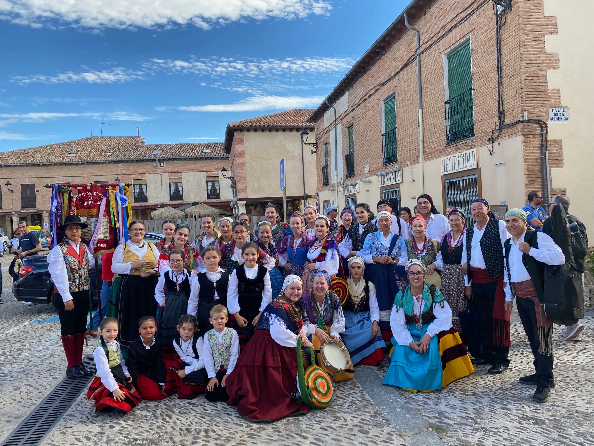 Agrupación folklórica El Torrejón, de Adrada de Haza en la última muestra de bailes regionales, celebrada en Lerma