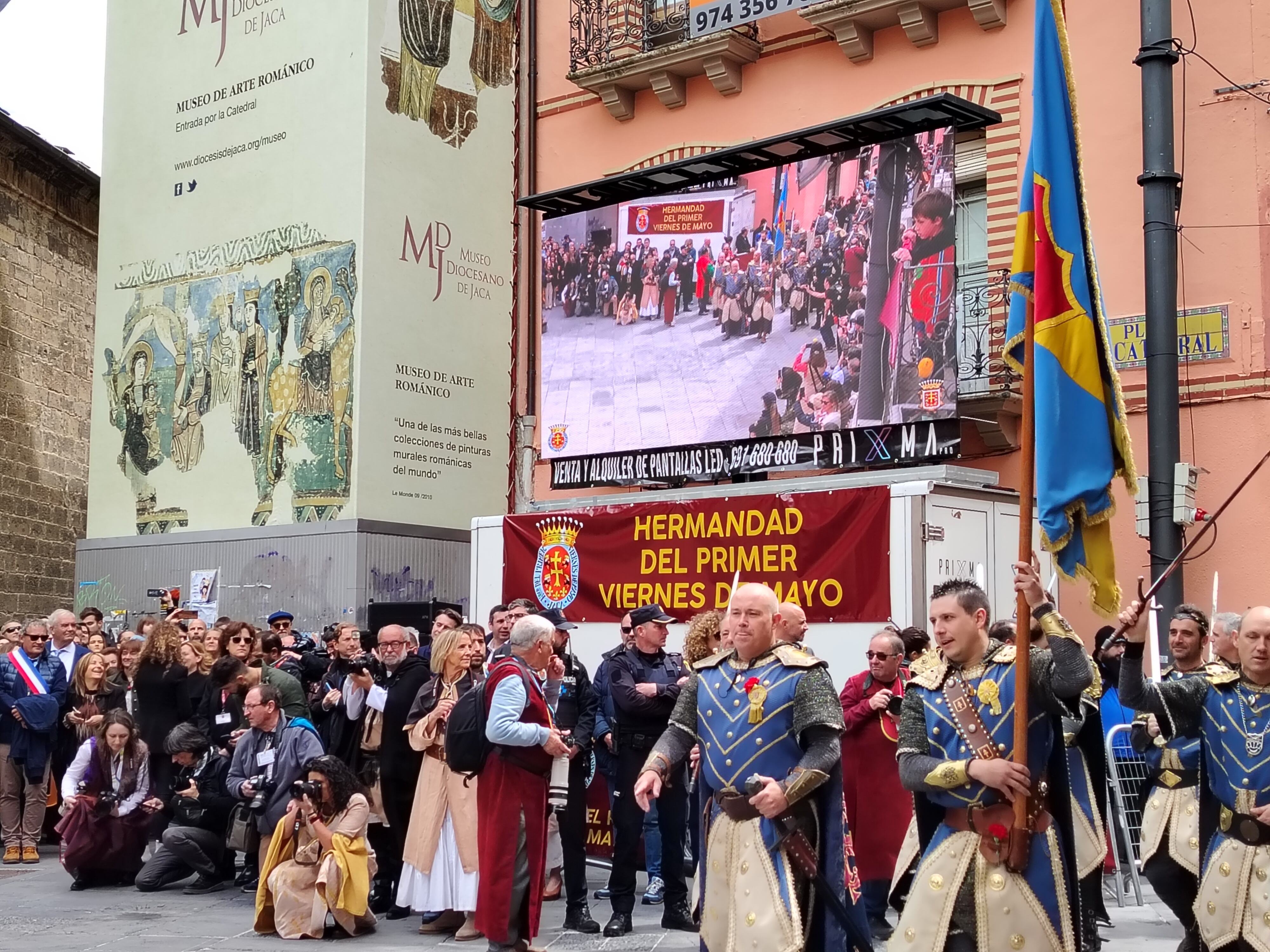 Por primera vez se instalaban dos pantallas gigantes en las plazas aledañas a la calle Mayor