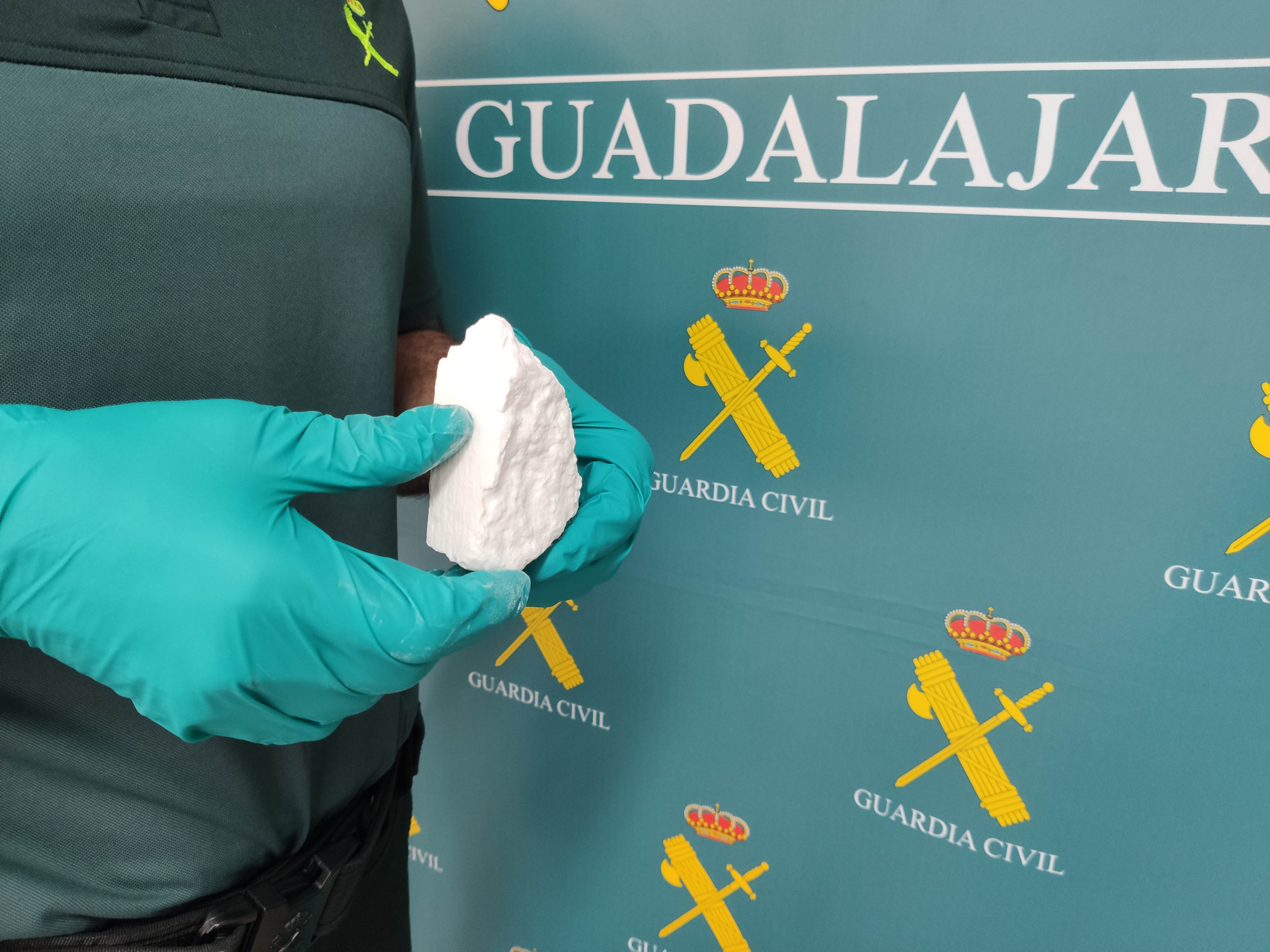 Trozo de cocaína incautado en Almadrones