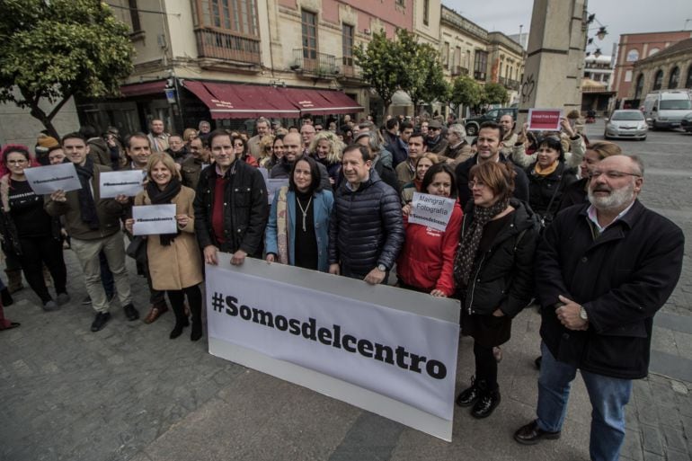 Concentración de apoyo al centro de Jerez