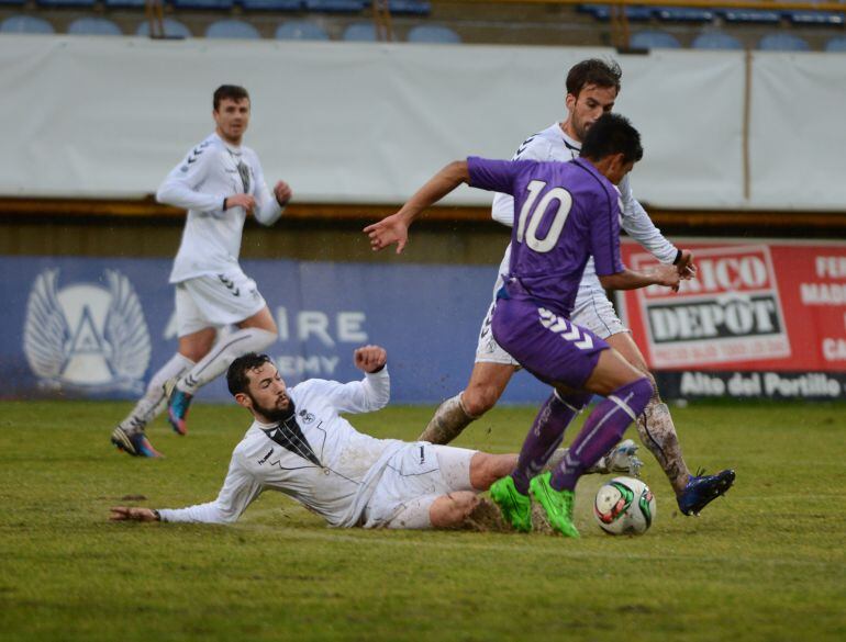 Villarejo se jugará con Tejedor un puesto en el once inicial