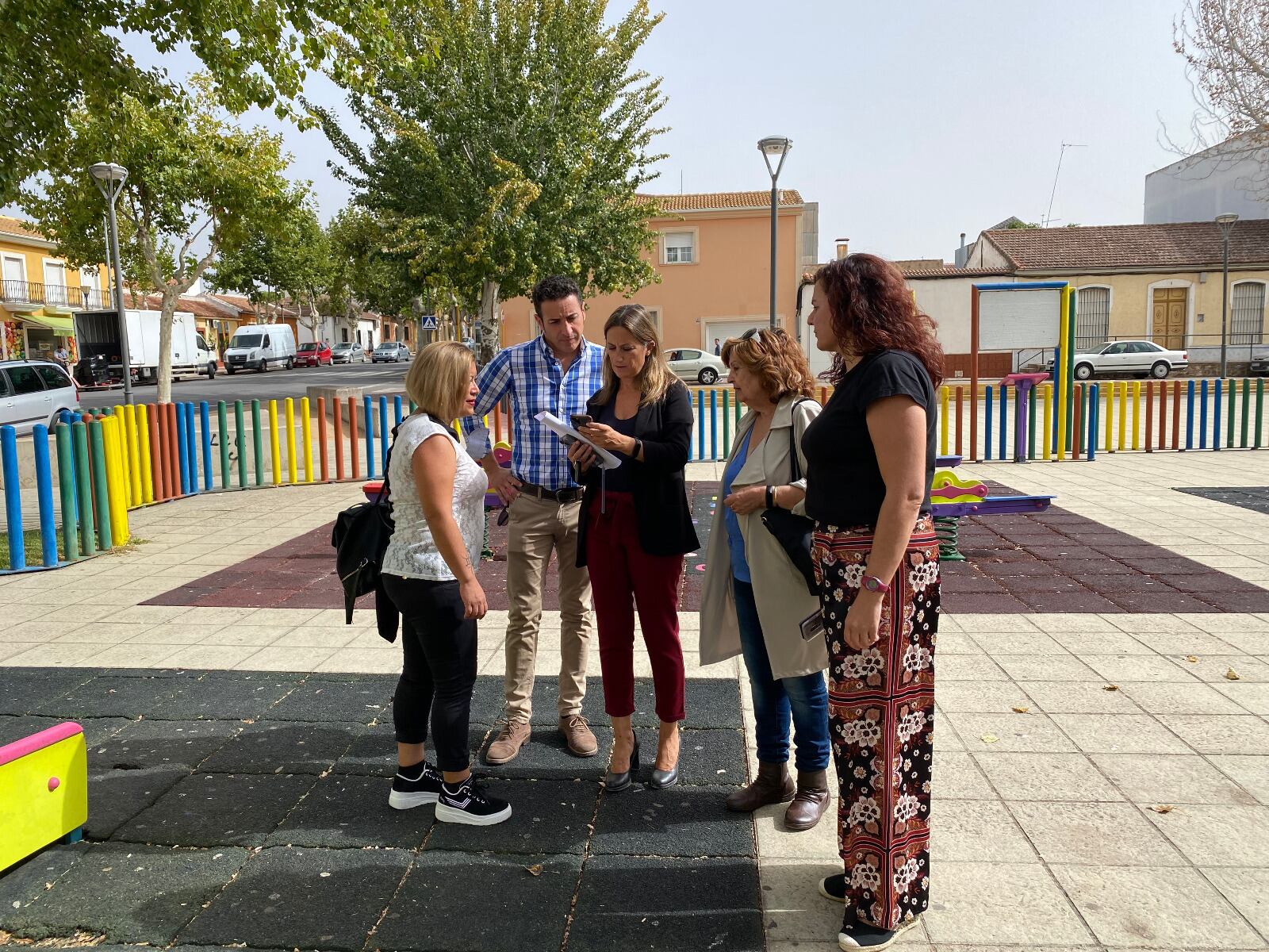 Una de las reuniones mantenidas con los representantes vecinales.