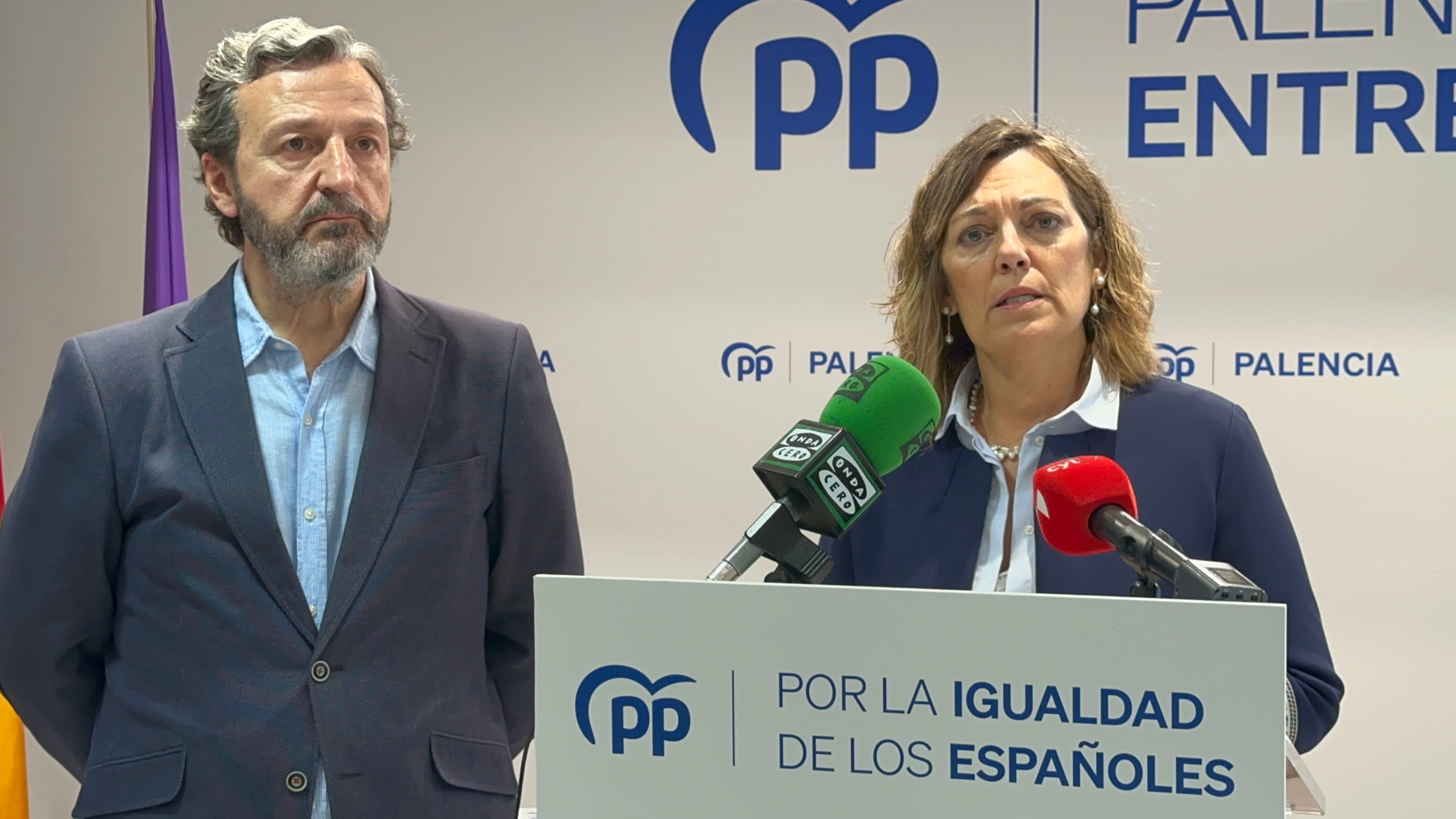 Miguel Ángel Paniagua y Milagros Marcos en rueda de prensa