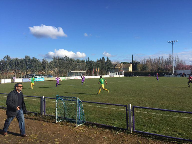 Imágen del encuentro de hoy entre el Becerril y el Deportivo Palencia