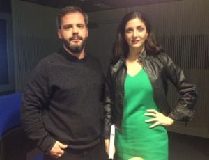 Espido Freire junto a nuestro colaborador Toño Fraguas en los estudios de la SER